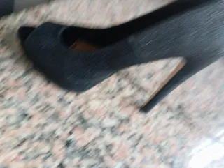 Zapatos de tacón negros de lujo