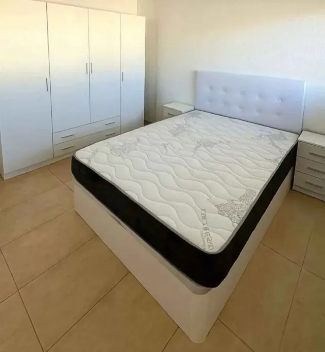 Letti e materassi, plateau, armadi, divani