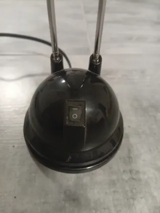 Lampada da tavolo IKEA nera