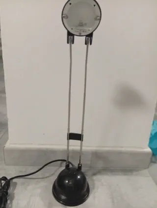 Lampada da tavolo IKEA nera