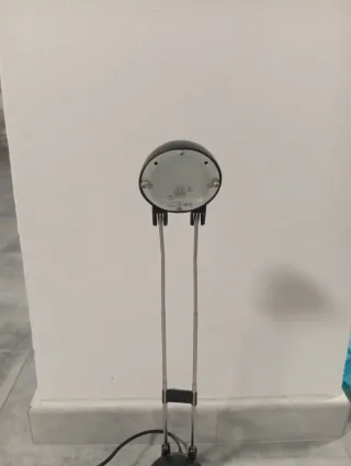 Lampada da tavolo IKEA nera