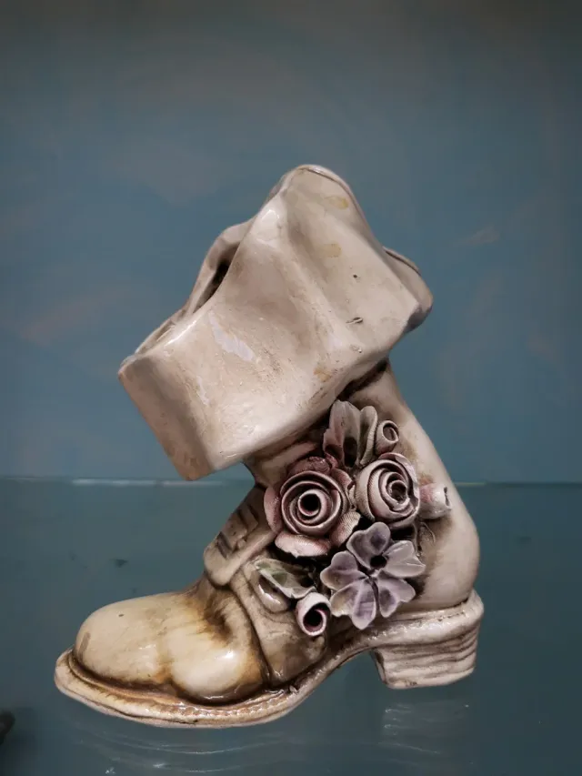 Bota decorativa con flores