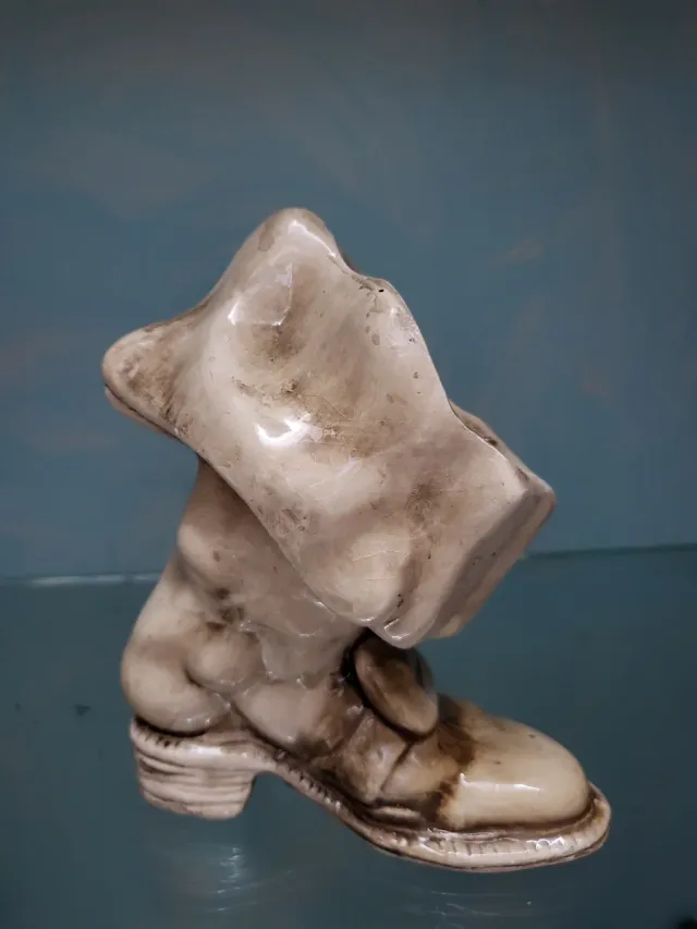 Bota decorativa con flores