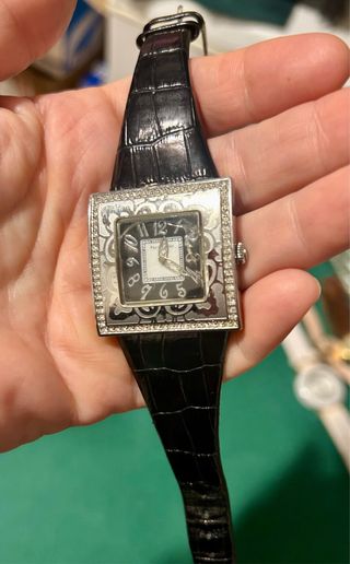 Orologi vintage neri e rosa