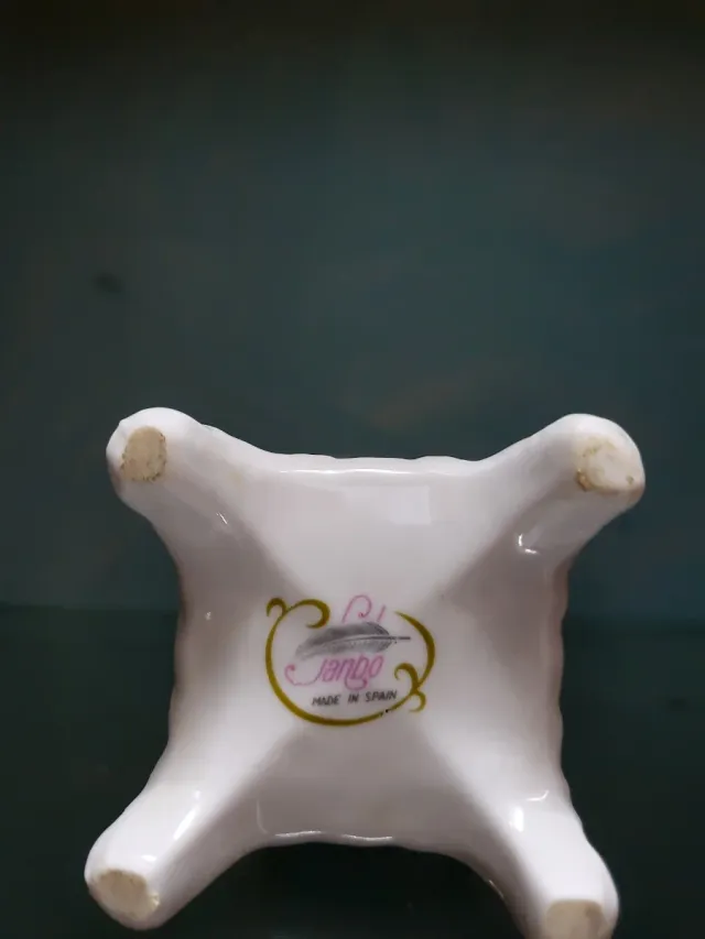 Jarrón de porcelana con flores