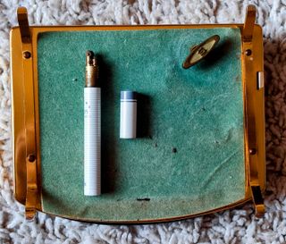 Elegante pitillera vintage diseño clásico