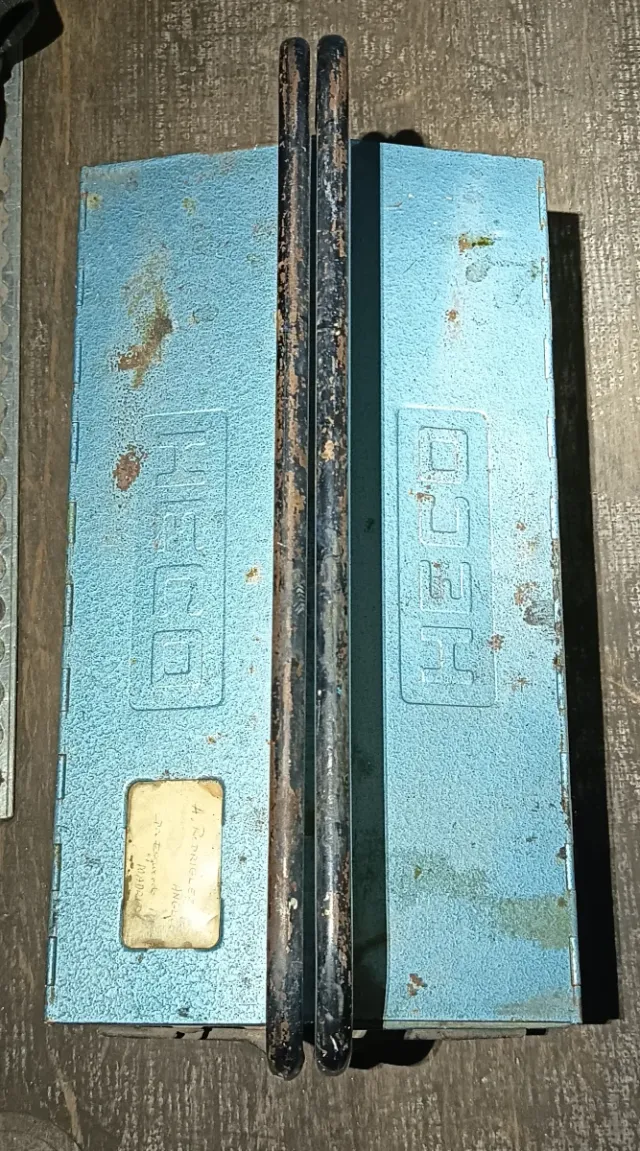 Caja de herramientas HECO metálica azul