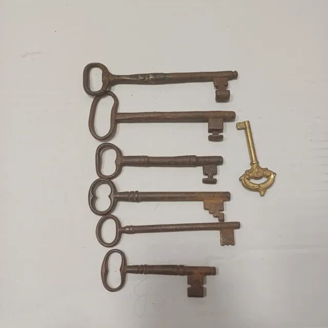 Lote de 6 llaves antiguas