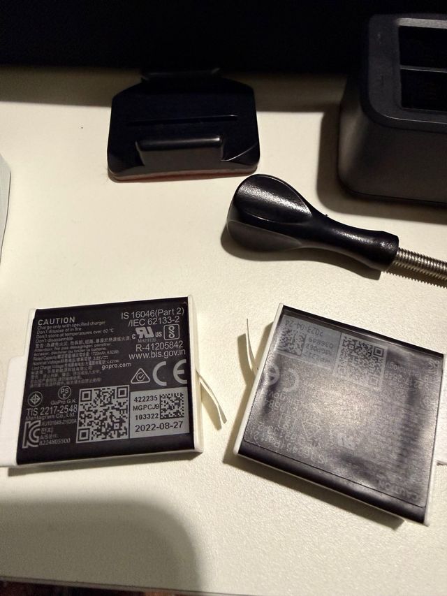 GoPro Hero 12 Black Nueva + accesorios y 3baterías