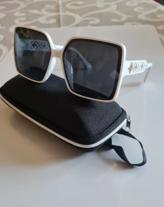 Occhiali da donna bianchi e oro