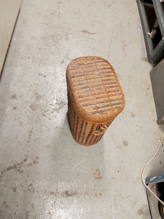 Cesto de mimbre decorativo