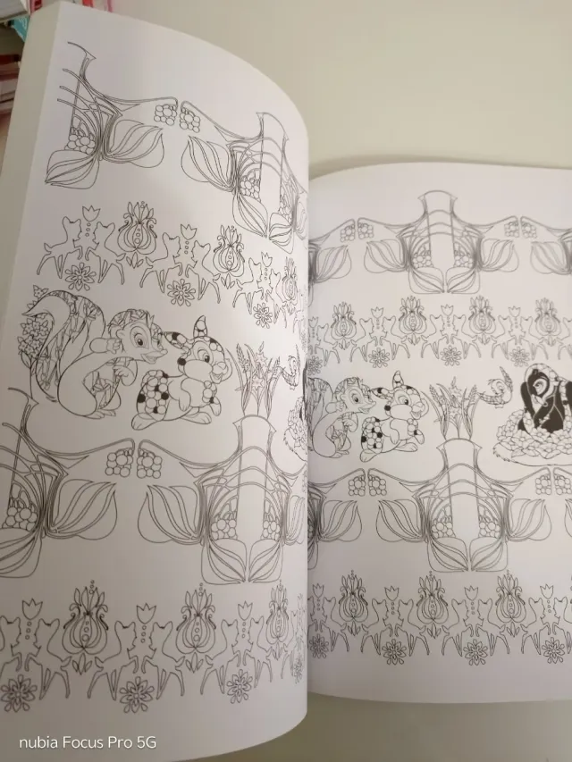 Libro dei personaggi classici Disney Art Therapy