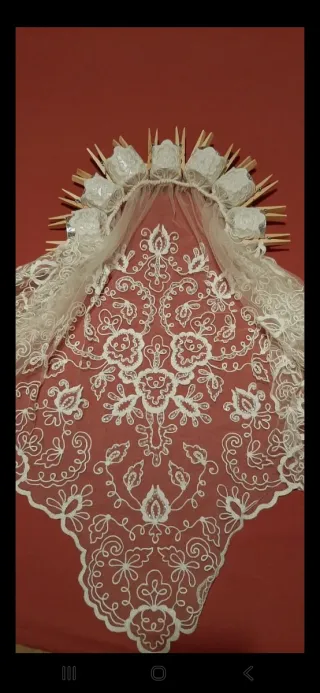 Mantilla y delantal novia Alicantina