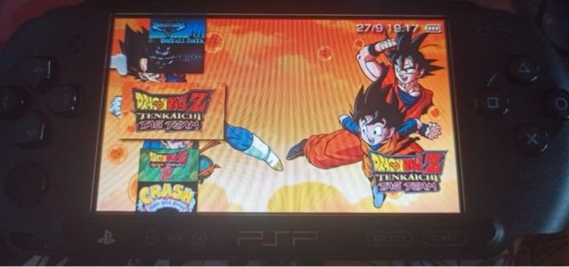 PSP nera con caricabatterie e SD