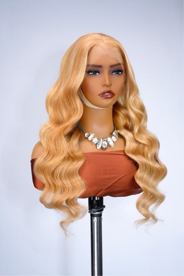 Peluca 100% Human hair.Encaje Frontal HD Rubia.