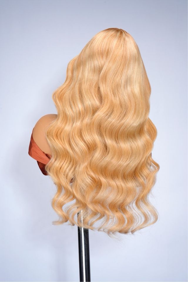 Peluca 100% Human hair.Encaje Frontal HD Rubia.