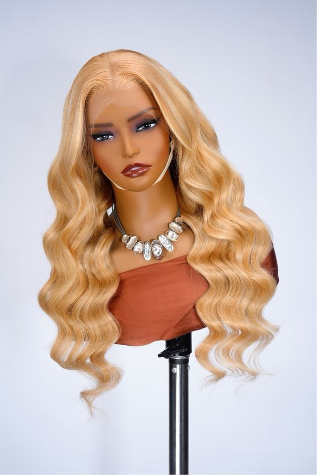 Peluca 100% Human hair.Encaje Frontal HD Rubia.