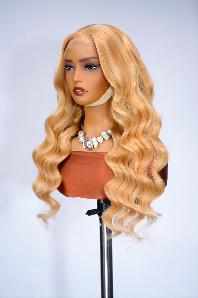 Peluca 100% Human hair.Encaje Frontal HD Rubia.