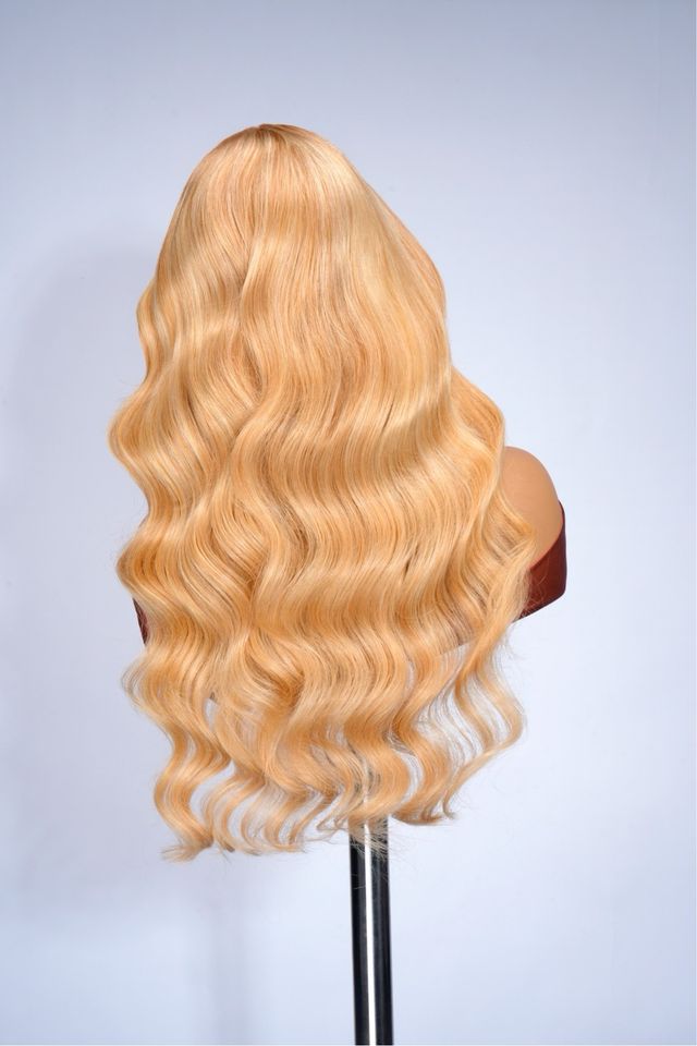Peluca 100% Human hair.Encaje Frontal HD Rubia.