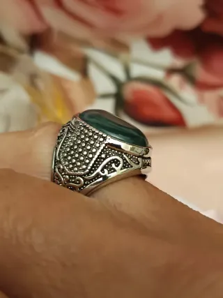Anillo Plateado Piedra Verde