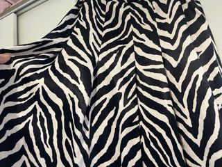 Falda midi Zara estampado cebra Talla S