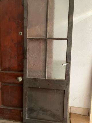 Puerta antigua madera y cristal