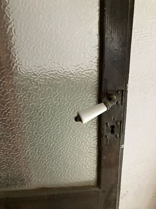 Puerta antigua madera y cristal