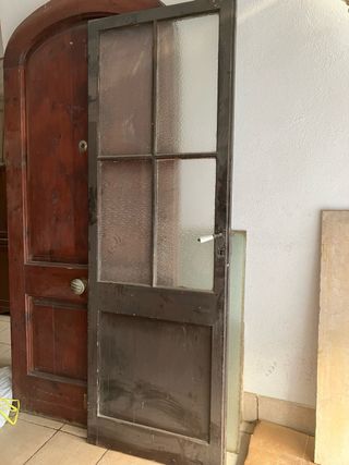 Puerta antigua madera y cristal
