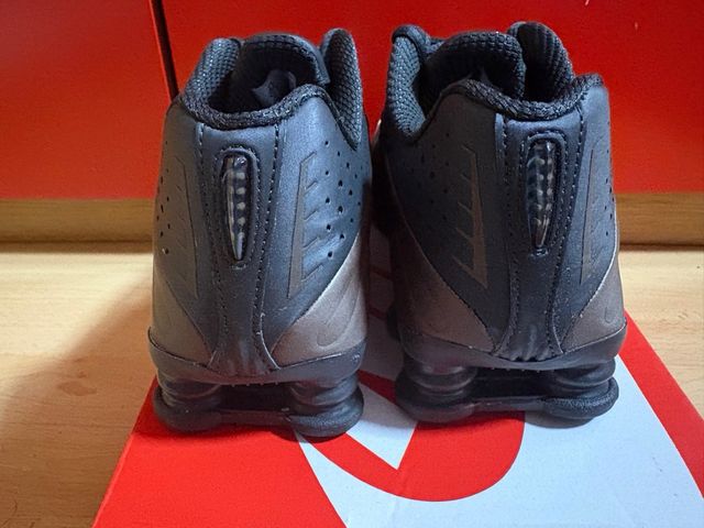 Nike Shox R4 “Ironstone / Off-Noir” – Talla 40 EU