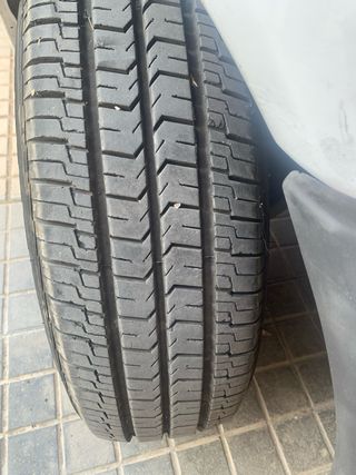 Llantas 215/75R16C con tapacubos