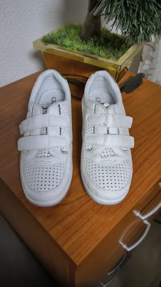 Zapatos de trabajo blancos