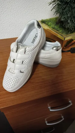 Zapatos de trabajo blancos