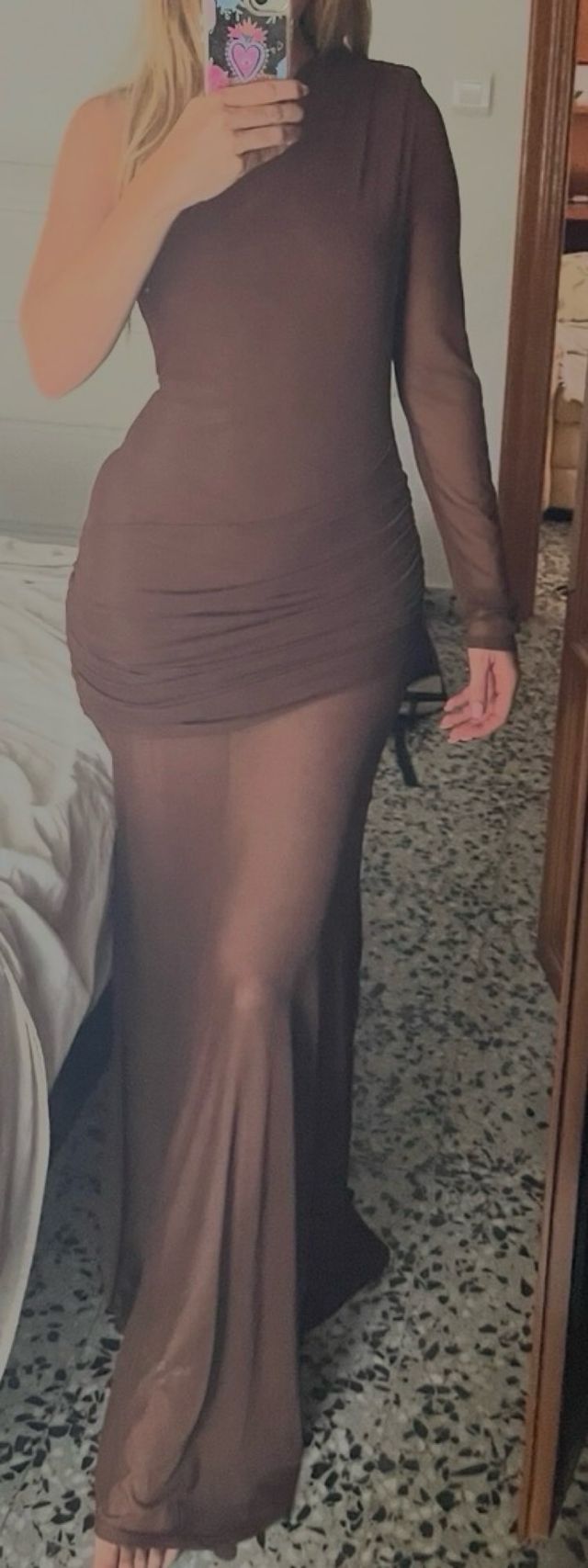 Vestido invitada largo marrón manga larga