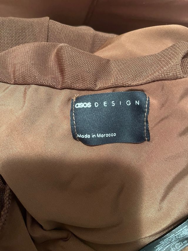 Vestido invitada largo marrón manga larga