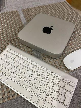 Mac mini Apple Gris/Plata + Monitor HP