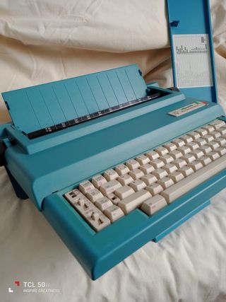 Macchina da scrivere elettronica Olivetti Italia 9