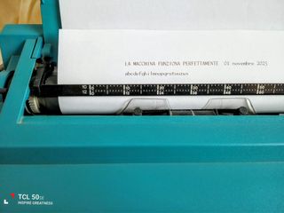 Macchina da scrivere elettronica Olivetti Italia 9