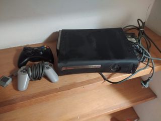 Xbox 360 Negra + Mandos