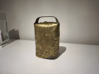 Cencerro antiguo de latón