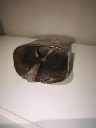 Cencerro antiguo de latón