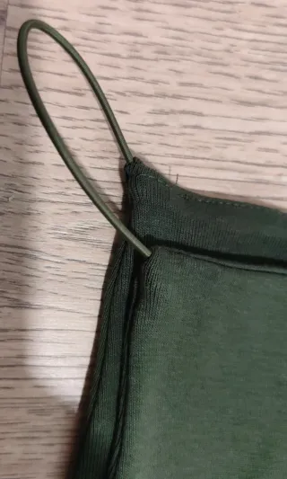 Camiseta Zara mujer de tirantes, color verde oliva