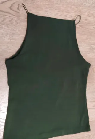 Camiseta Zara mujer, tirantes. Color verde oliva