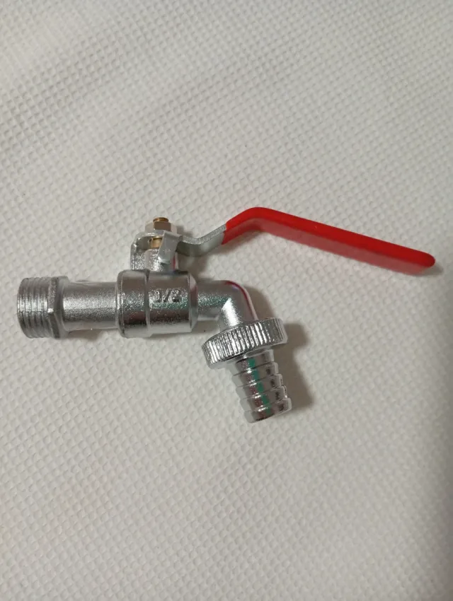Llave de 1/2 con salida para manguera