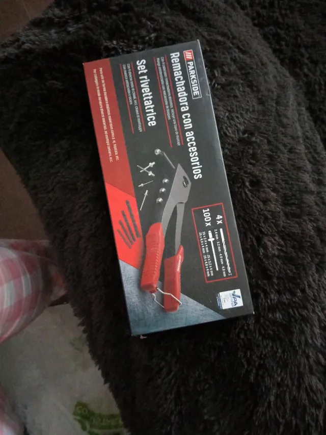 Remachadora Parkside con accesorios