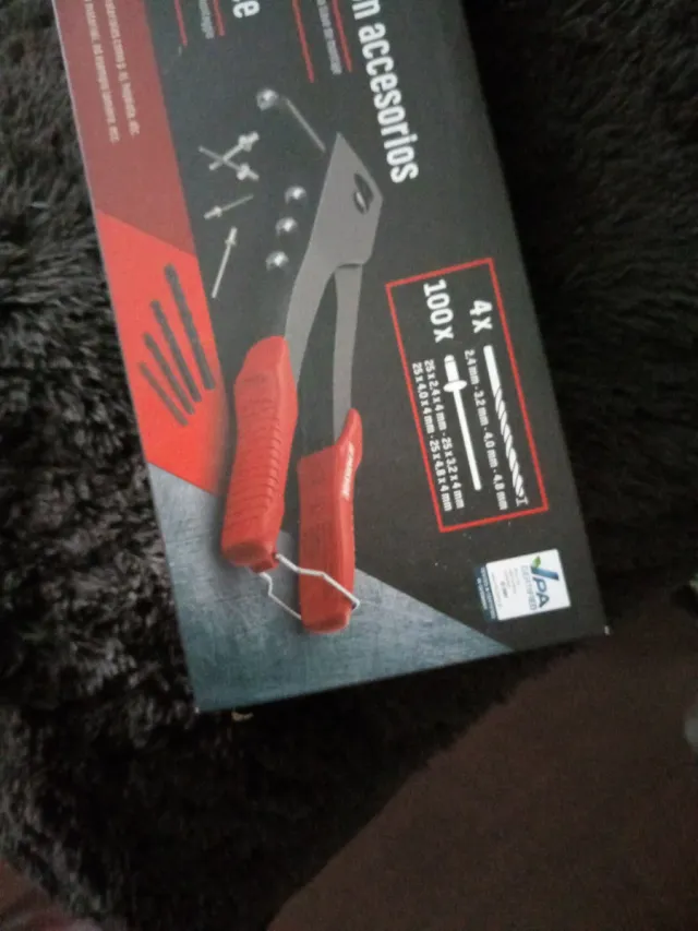 Remachadora Parkside con accesorios