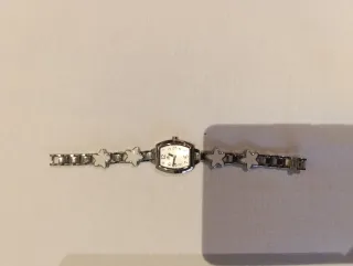 Reloj Lotus niña plata estrellas nuevo