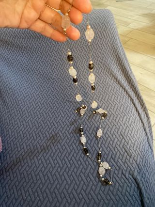 Collana lunga pietre semipreziose grigio bianco