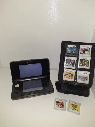 Nintendo 3DS Negra + 8 Juegos