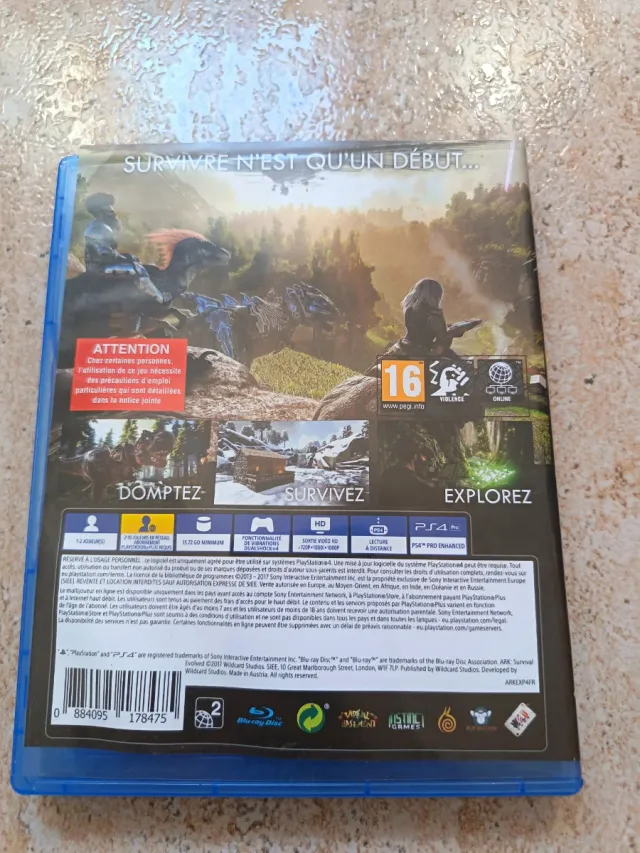 ARK Survival Evolved Edizione per PS4 Explorer