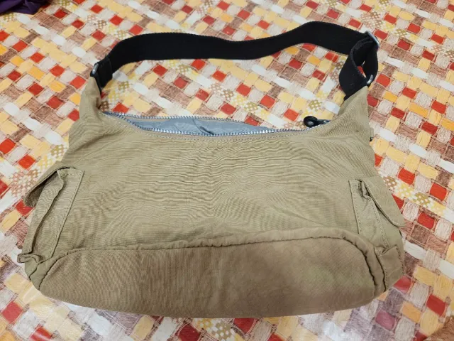 Bolso Kipling Beige y Negro